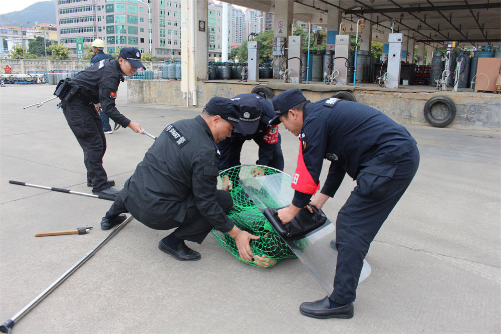 4、特警制服歹徒.JPG